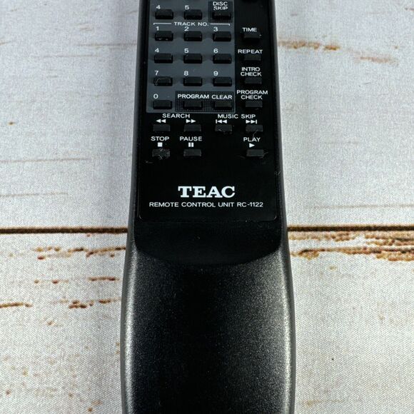 TEAC RC-1122 5 Disc CD Changer Remote Control TESTED Battery Cover - Picture 2 of 3